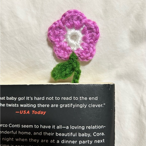 Handmade 🧶 Flower Bookmark 🐝 - Picture 2 of 4